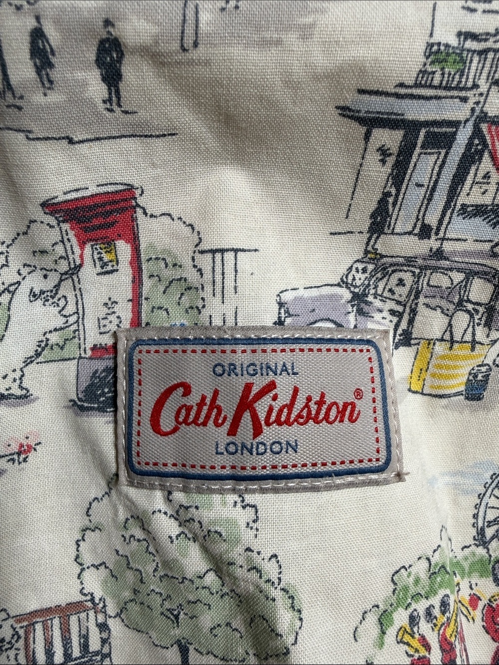 Cath Kidston Billie Goes To Town Cream London Scene Canvas Travel Bag - Picture 2 of 14